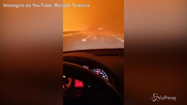 Portogallo, viaggio in auto dentro l’inferno di fuoco