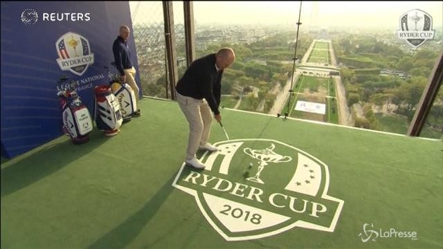 Sulla Tour Eiffel si gioca a golf in attesa della Ryder Cup 2018