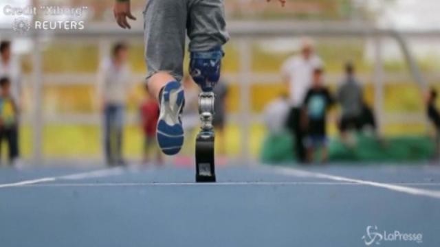 Giappone, la gioia di correre di un bambino amputato
