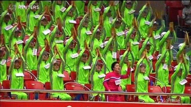 Corea del Nord, tifosi in delirio per i Giochi interprovinciali