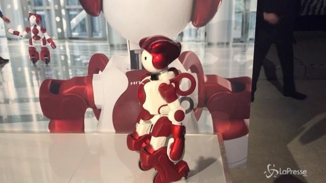 Il robot si presenta: “Aiutiamo gli umani in molti modi”