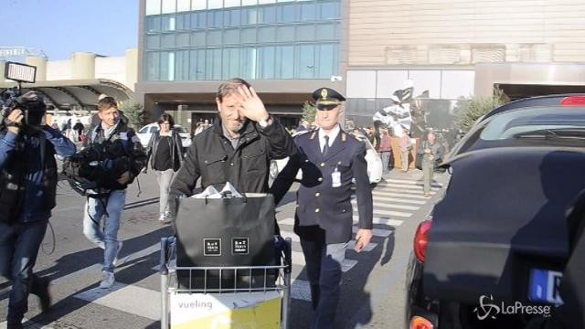 Don Maurizio Pallù accolto a Firenze da canti religiosi