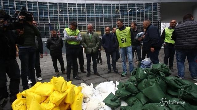 Referendum autonomia, flash mob davanti alla Regione