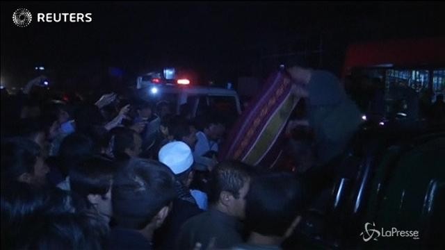 Afghanistan: doppio attacco kamikaze, almeno 50 morti