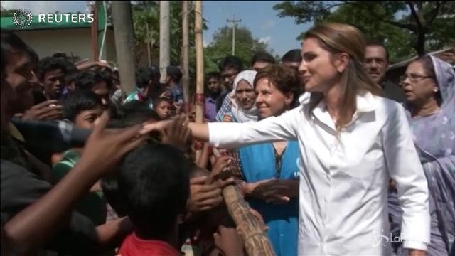 Rania di Giordania tra i profughi Rohingya