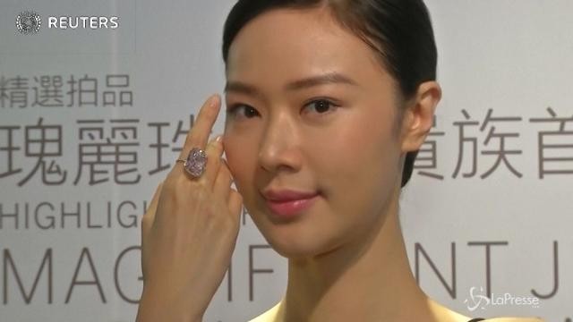 Il super diamante Raj Pink in esposizione a Hong Kong