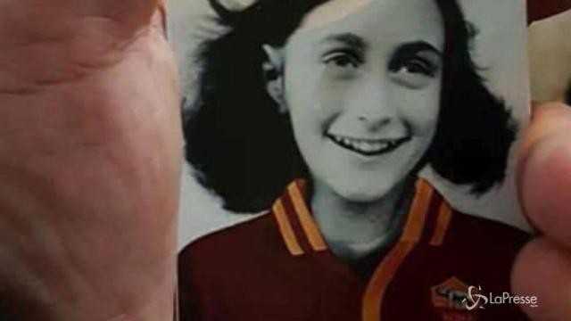 Anna Frank con maglia Roma, tifosi laziali accusati di antisemitismo