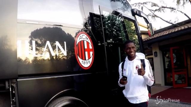 Il Milan in partenza per Verona