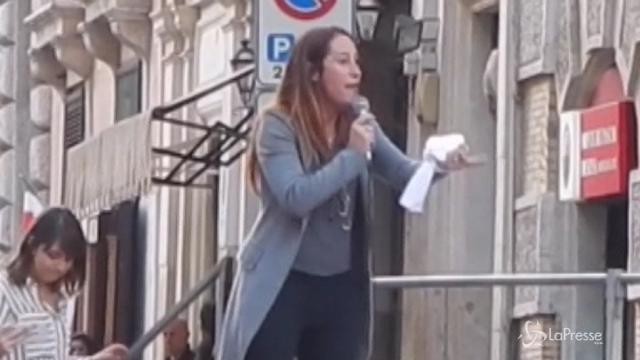 M5S, Taverna: “Mussolini era un pivello rispetto ai politici di oggi”
