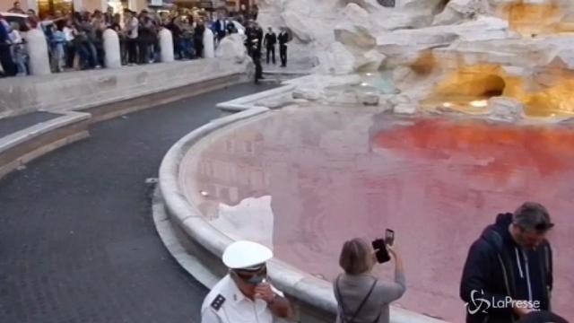 Colore rosso nella Fontana di Trevi, Presicce: “Grave danno all’immagine”