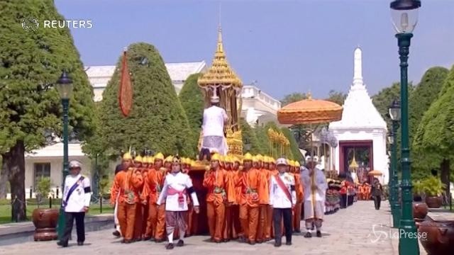 Thailandia, il re Bhumibol Adulyadej è stato cremato