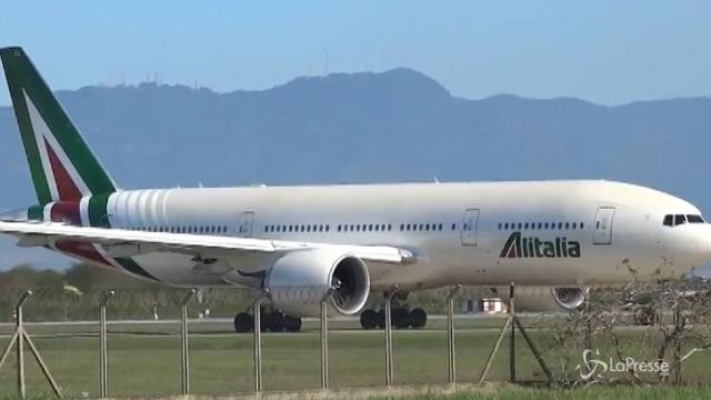 Alitalia, Gentiloni: “Fu errore non venderla nel 2008”