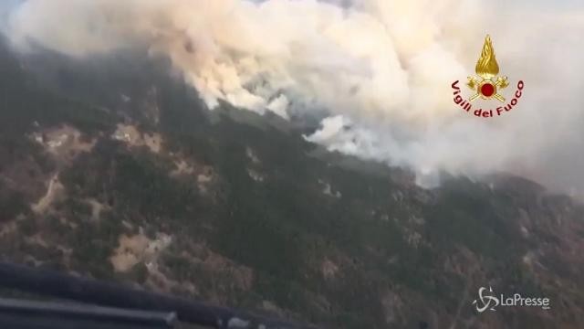 Piemonte: i canadair all’opera per domare gli incendi