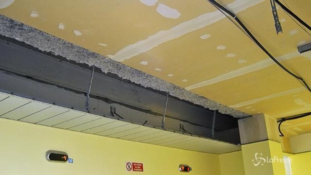 Siena, crolla controsoffitto in ospedale: 5 feriti lievi