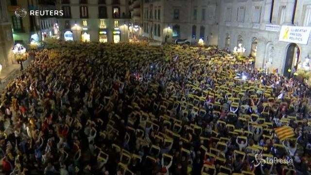 Catalogna, decine di migliaia in piazza contro arresti