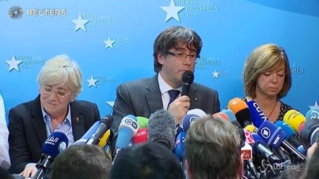 Catalogna, Puigdemont si consegna alla polizia belga