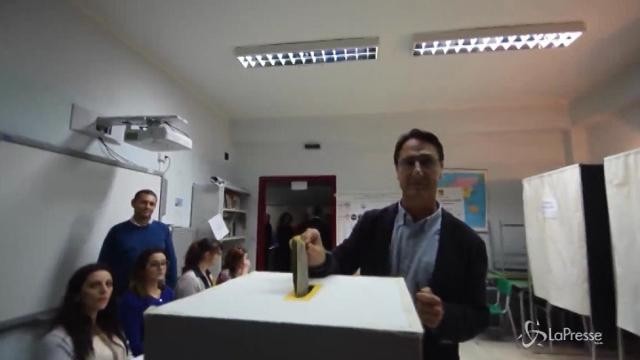 Sicilia, il candidato Claudio Fava vota alla regionali