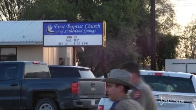Texas, ex aviatore spara in chiesa: 26 morti
