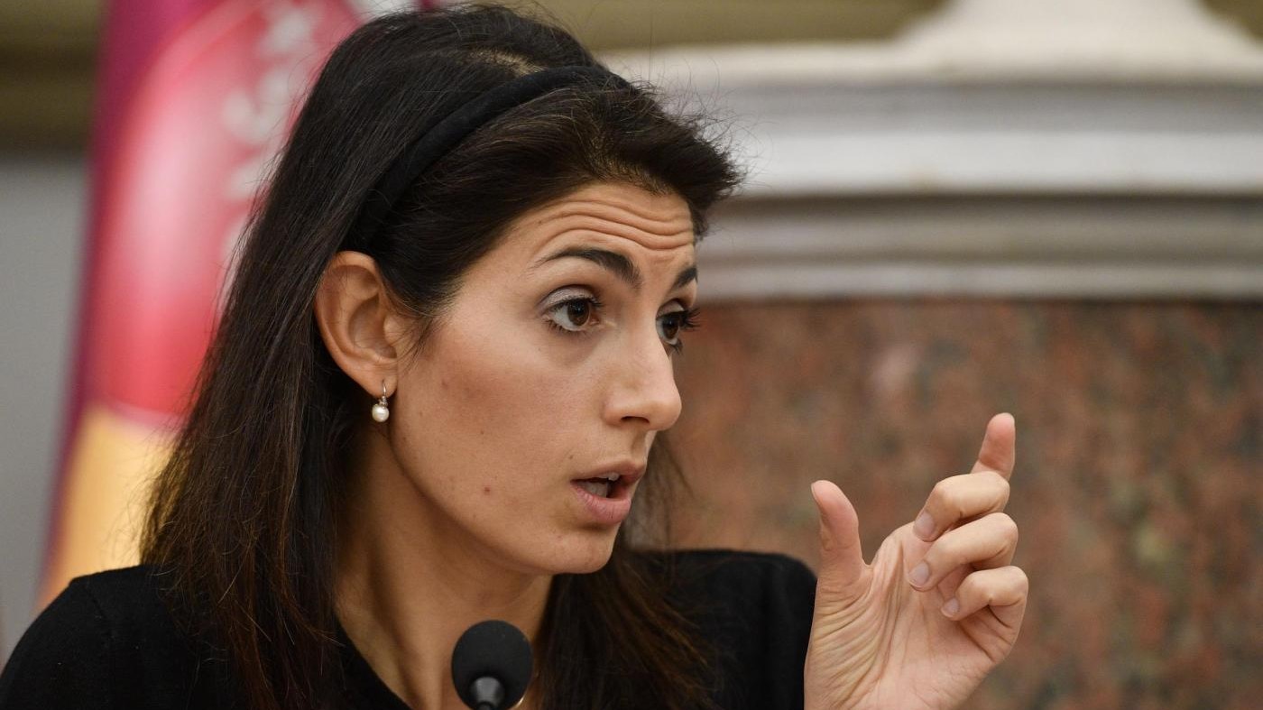Roma, Raggi: “Se fossi rinviata a giudizio andrei avanti da sindaca”