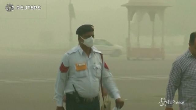 Lo smog avvelena Nuova Delhi
