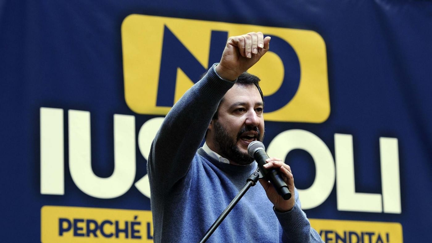 Sit-in di Salvini contro lo Ius soli: “Cittadinanza a fine percorso, no regalo elettorale”. Protestano i migranti