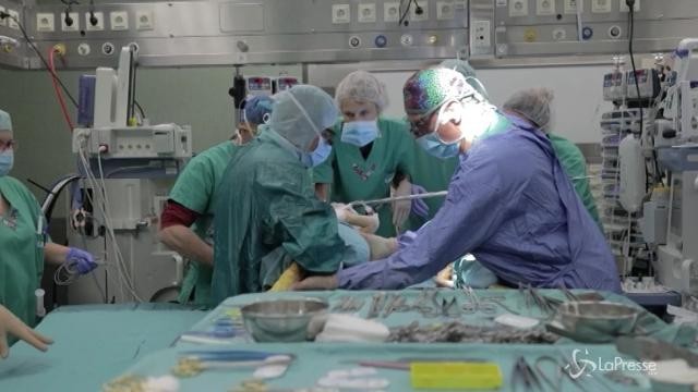Separate a Roma due gemelle siamesi: intervento durato 10 ore