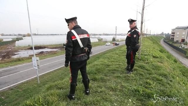 Milano, sasso contro auto: è caccia al responsabile