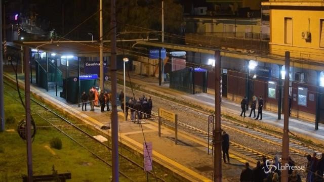 Napoli, 21enne muore investita da un treno