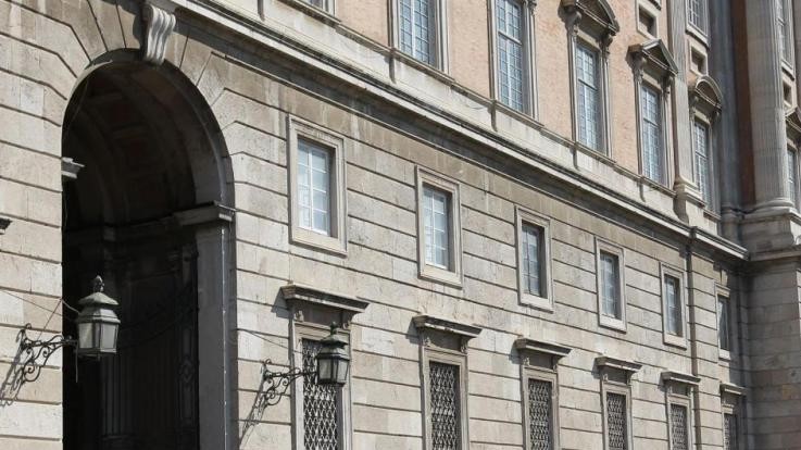 Caserta, sei stanze della Reggia sequestrate dopo crollo intonaco