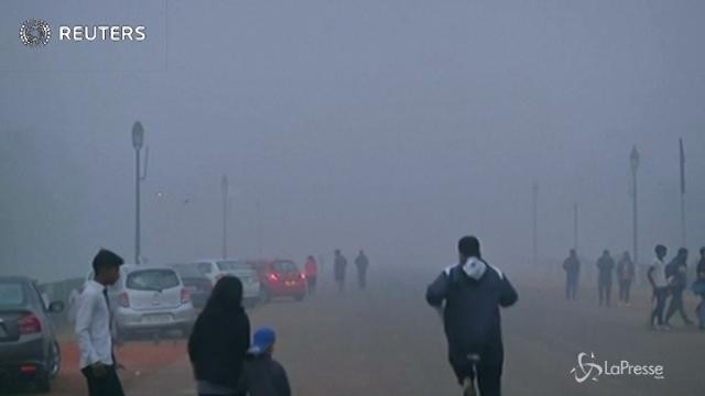 India, Nuova Delhi soffocata dallo smog