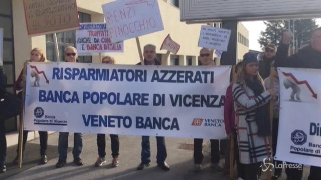 Banche venete, i risparmiatori contestano Renzi