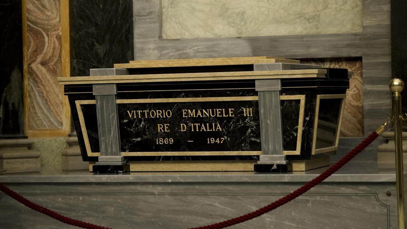 Vittorio Emanuele III, storia di un re indeciso e pavido: dal fascismo alle leggi razziali