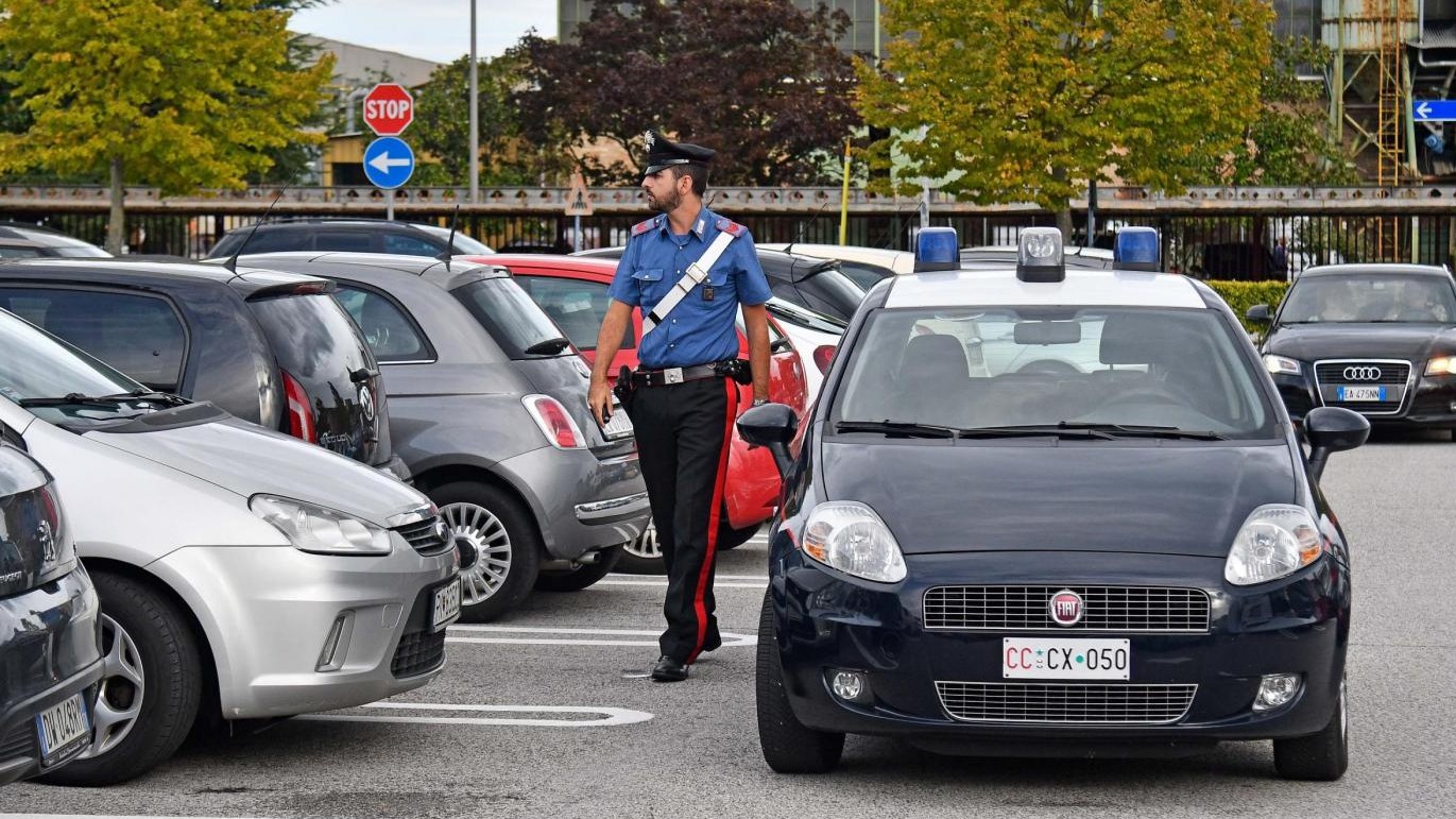 Milano, donna uccisa a coltellate nella sua casa a Parabiago: si costituisce il convivente