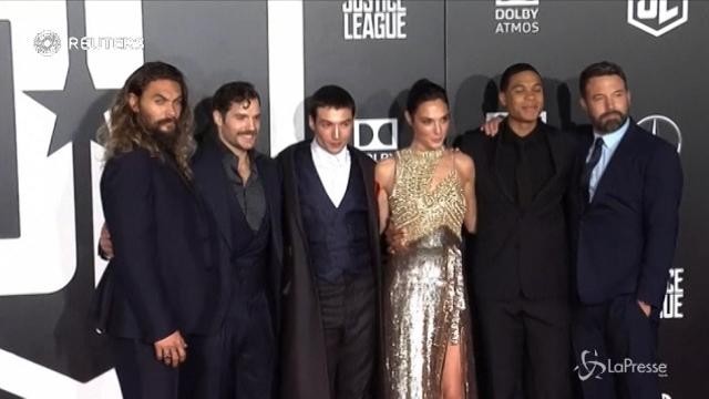 Justice League ad Hollywood: i supereroi presentano il nuovo film Dc