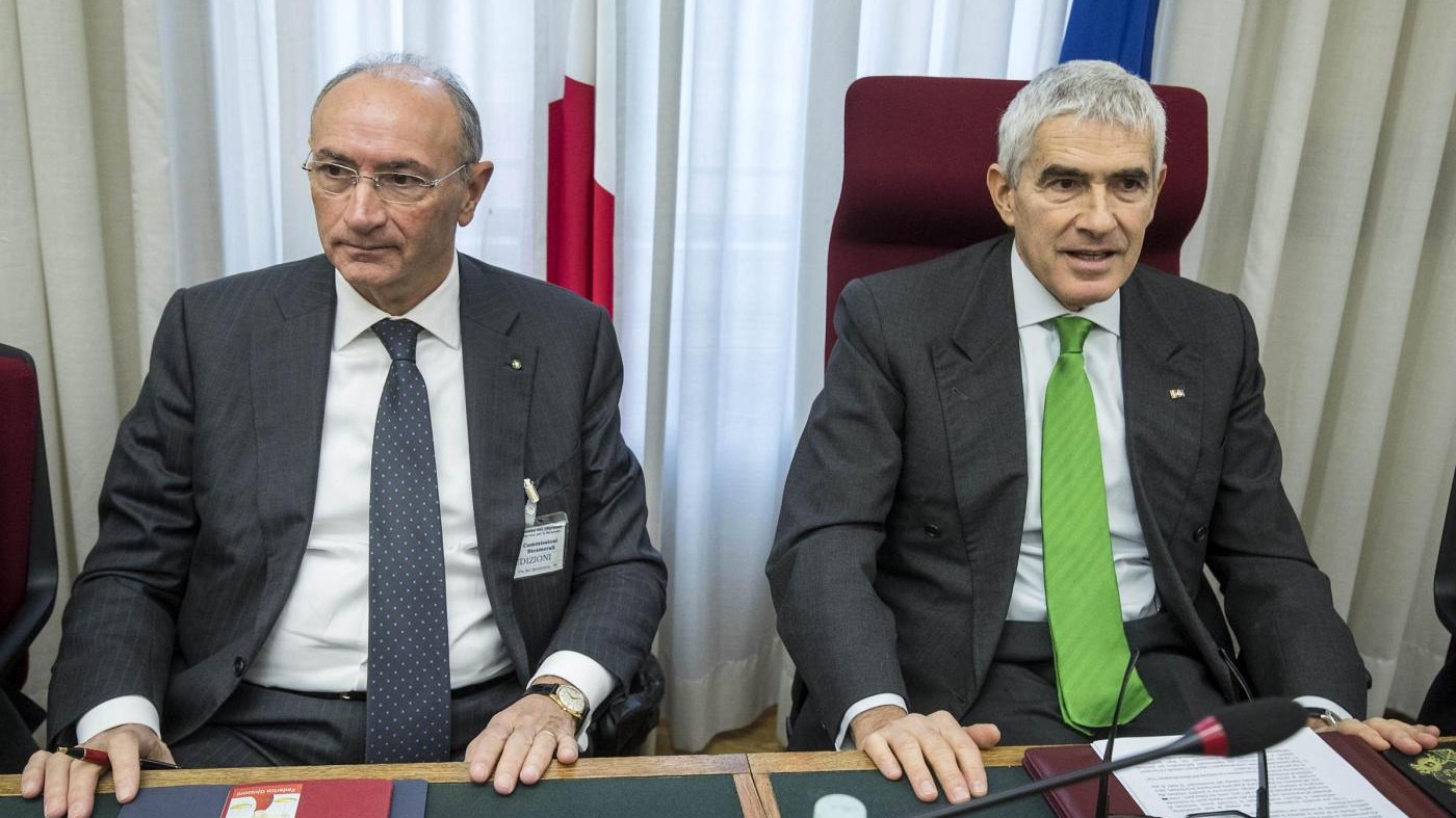 San Macuto, Banca Etruria e le cravatte di Casini