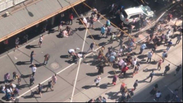 Melbourne, auto su passanti: almeno 14 feriti. Polizia: “Atto deliberato, ma no prove di terrorismo”
