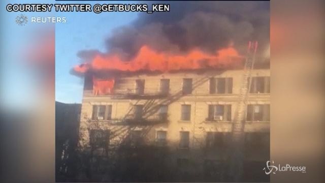 New York, incendio in un edificio residenziale di Manhattan