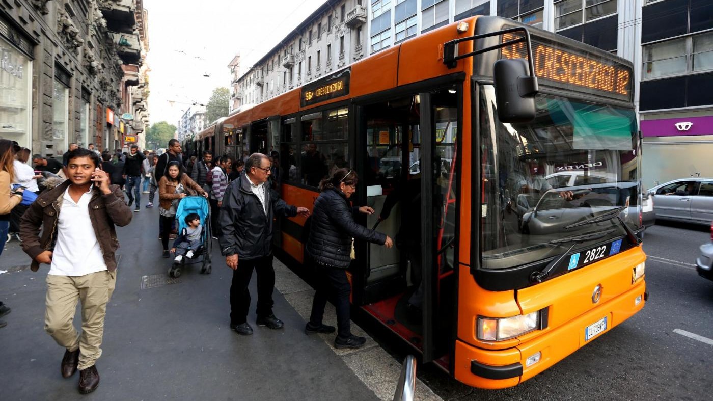 Legge di bilancio, dalle agevolazioni sugli abbonamenti ai taxi: le novità nei trasporti
