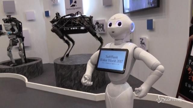 Al “Robot World” di Tokyo vanno in scena gli androidi del futuro