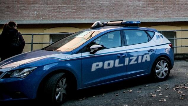 Uomo ucciso con una coltellata alla gola nell’hinterland milanese