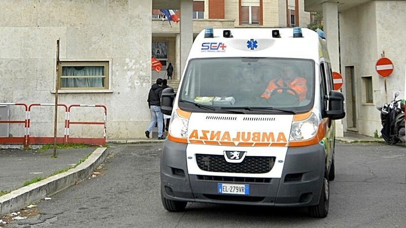 Ancona, si rovescia acqua bollente addosso e inventa aggressione