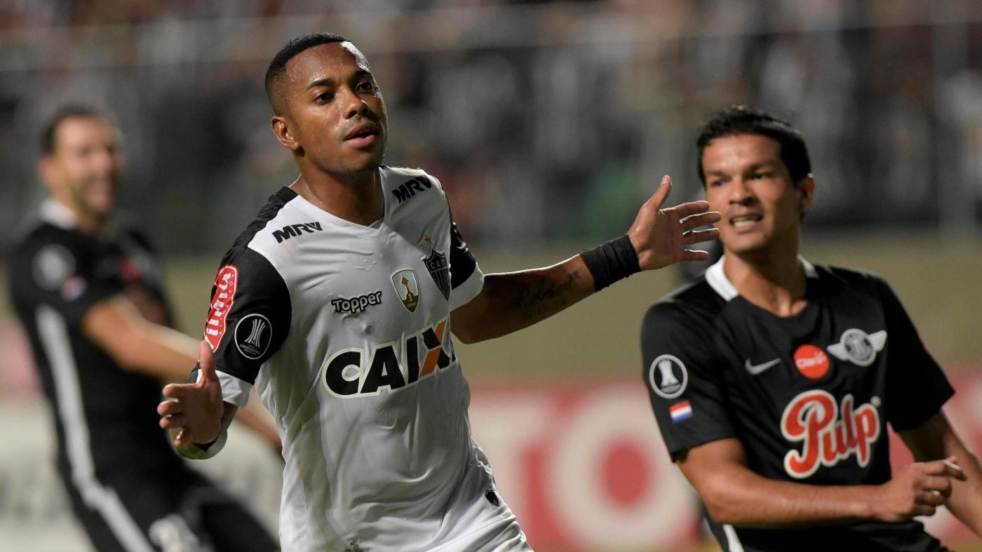 Condannato per stupro di gruppo, Robinho continuerà a giocare a calcio
