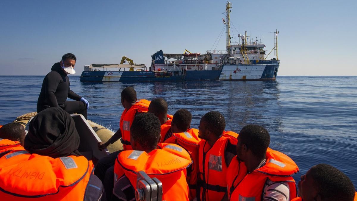 Notte di soccorsi nel Mediterraneo: salvati 255 migranti in tre diverse operazioni