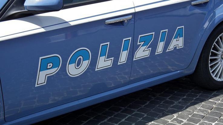 Firenze, va con prostituta ma scopre che è trans: chiama polizia per risarcimento