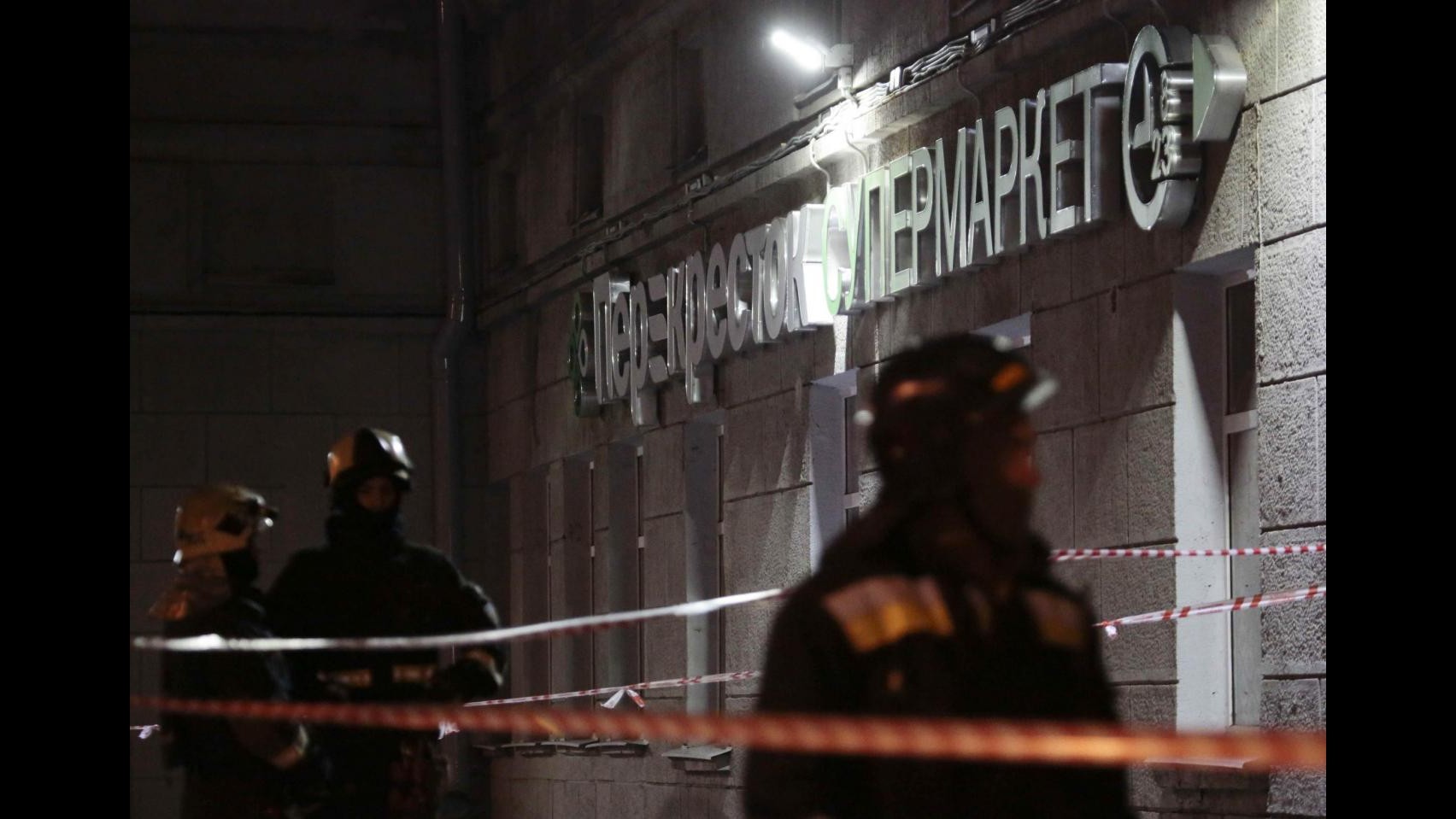 San Pietroburgo, esplode ordigno al supermercato: 10 feriti