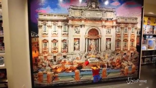 A Roma un mosaico di Lego riproduce la Fontana di Trevi
