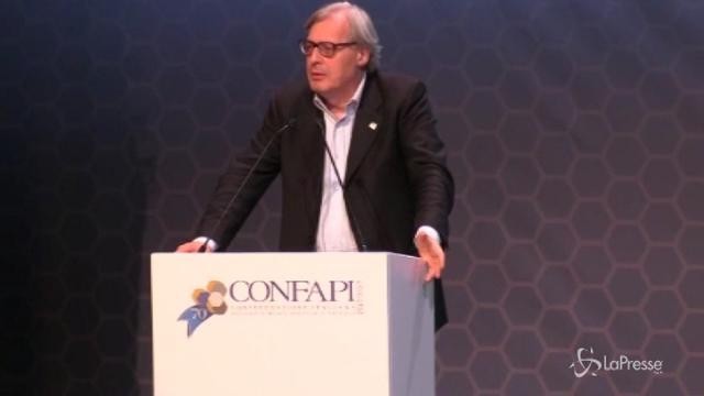 Sgarbi: “Cinque Stelle, dai a un partito il nome di un albergo?”