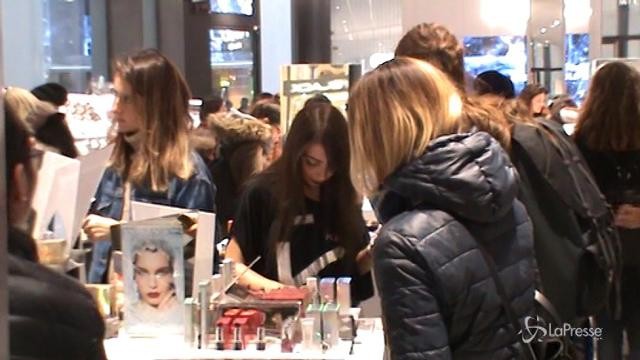 È arrivato il Black Friday, negozi presi d’assalto in tutta Italia