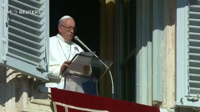 Bergoglio contro chi fomenta la paura dei migranti per fini politici