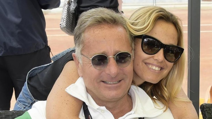 Capodanno in Kenya per Bonolis e famiglia: insulti per il jet privato